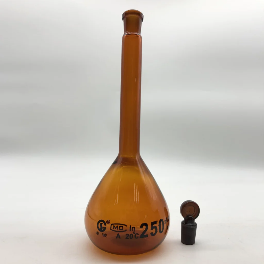 棕色容量瓶(A级)