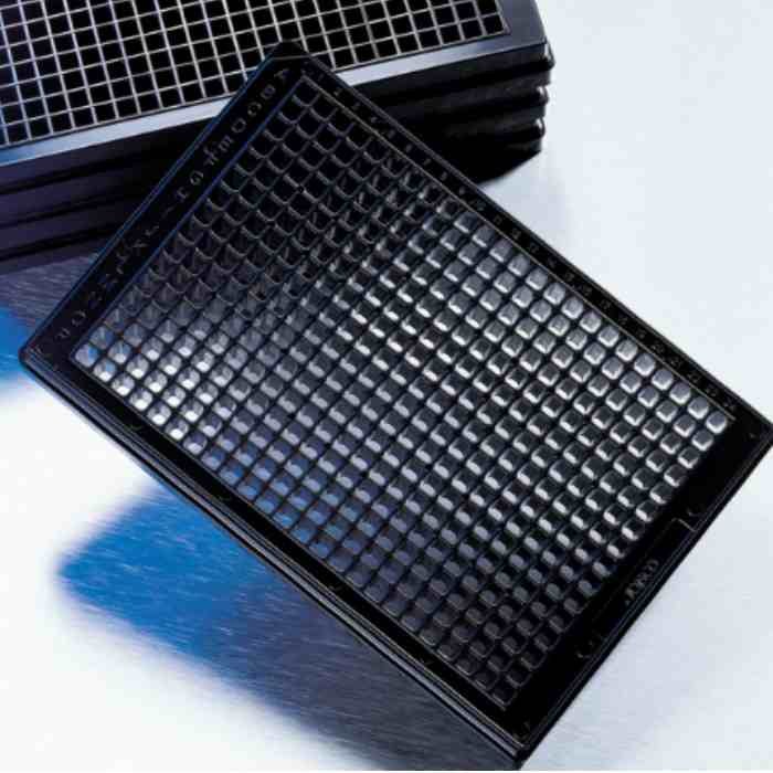 Corning CellBIND 384孔透明平底黑色聚苯乙烯微孔板，10个/袋，带盖，无菌